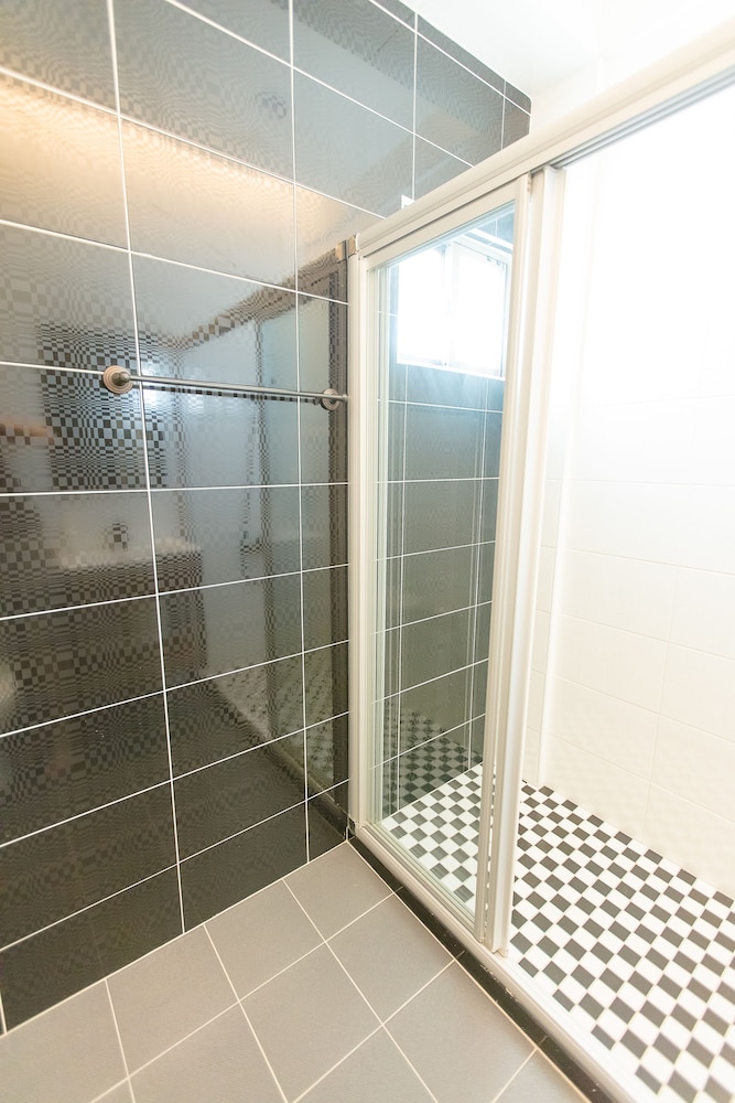 Basic Quadruple Room - Photo 12