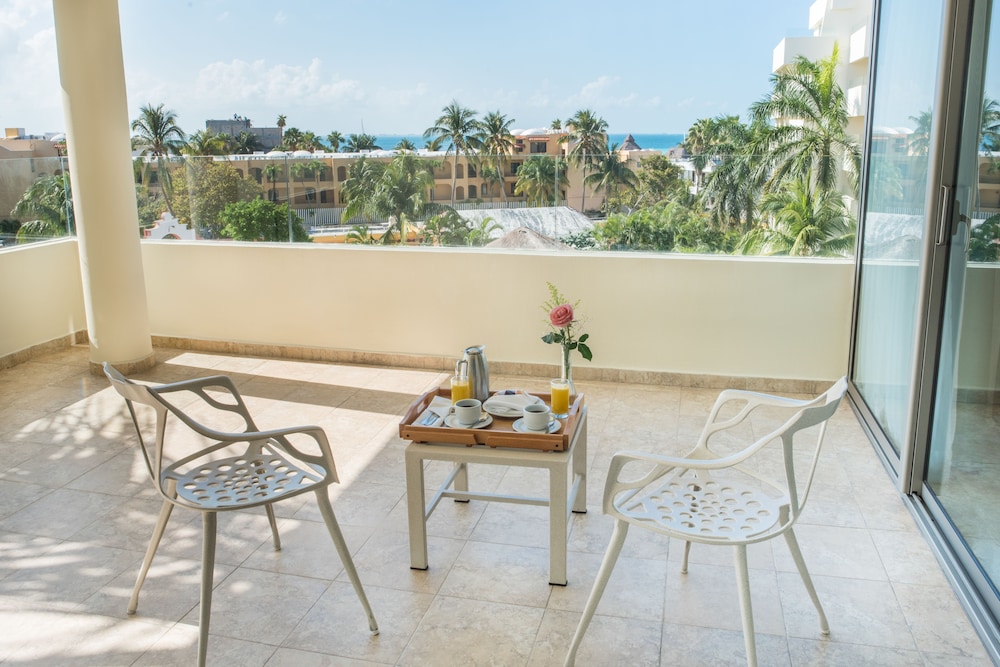 Premium Suite  With Whirlpool Bath