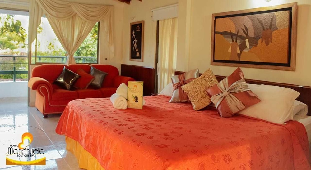 Junior Suite, 1 King Bed, Non Smoking photo 2