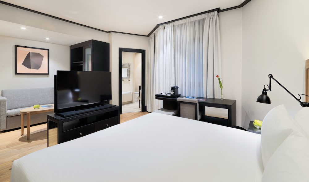 Deluxe Quadruple Room, 1 Double Bed With Sofa Bed (2 Adults + 1 Child)