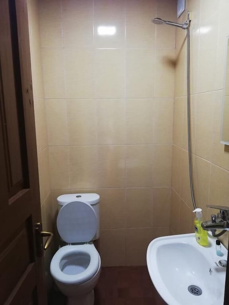 Family Room, Shared Bathroom photo 3