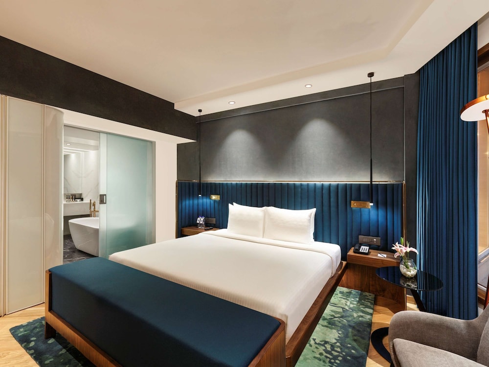 Executive Suite, City View, 1 King Bed, Club Lounge Access - Photo 13