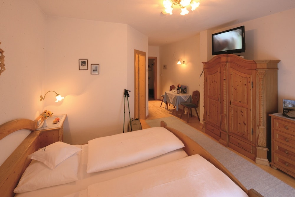 Double Room (Budget) - Photo 4