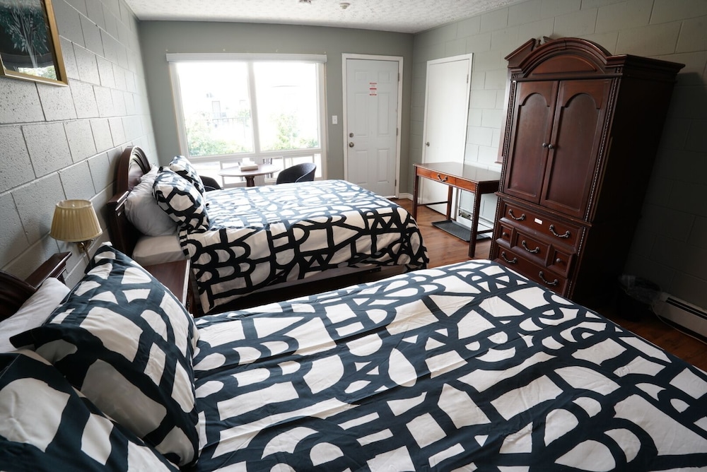 Deluxe Double Room, 2 Queen Beds photo 2