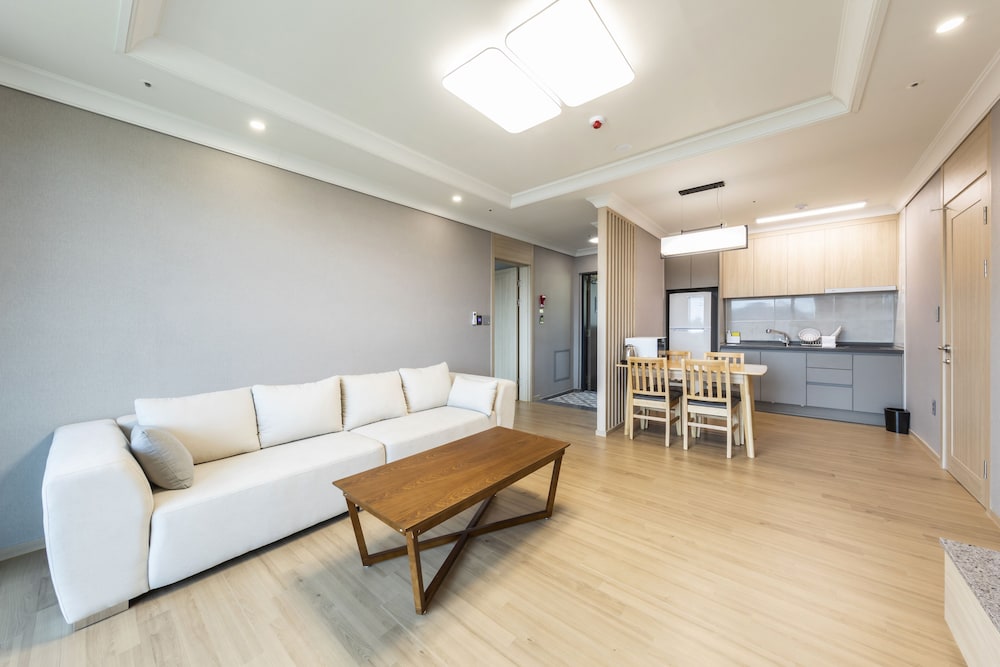Suite B - Photo 6