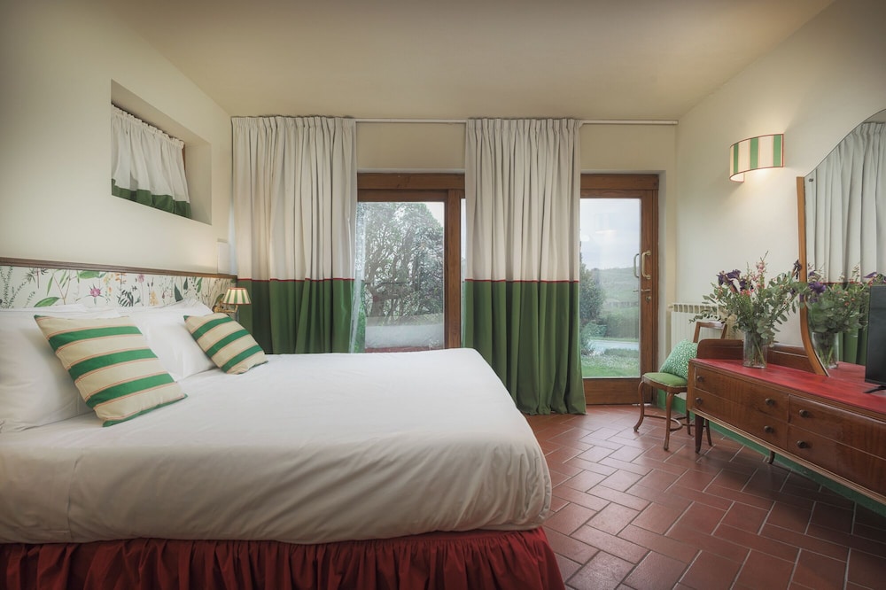 Romantic Double or Twin Room photo 2