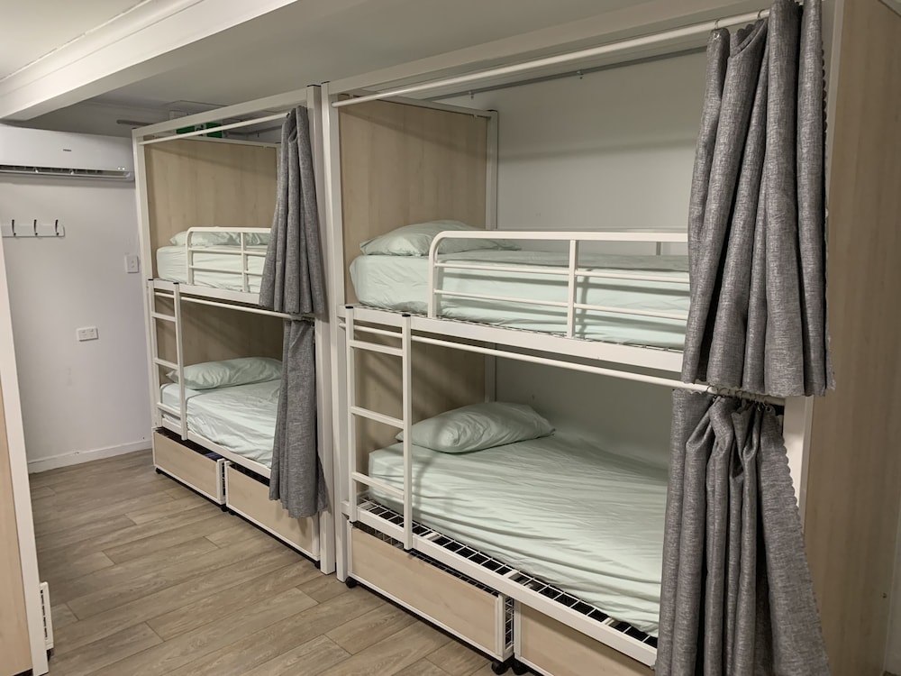 6 Bed Mixed Dorm photo 1