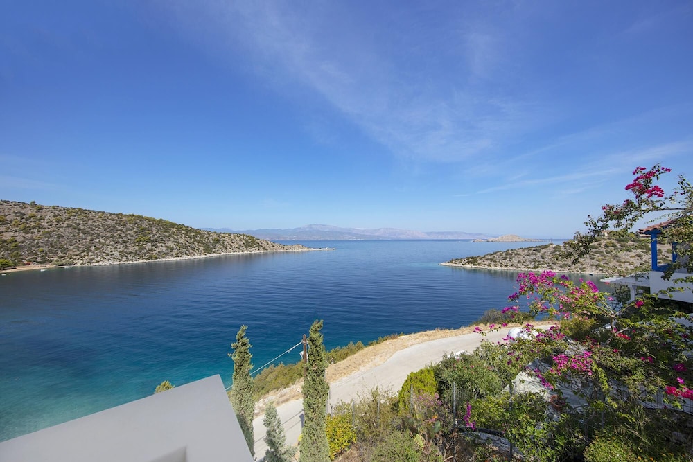 Villa photo 3
