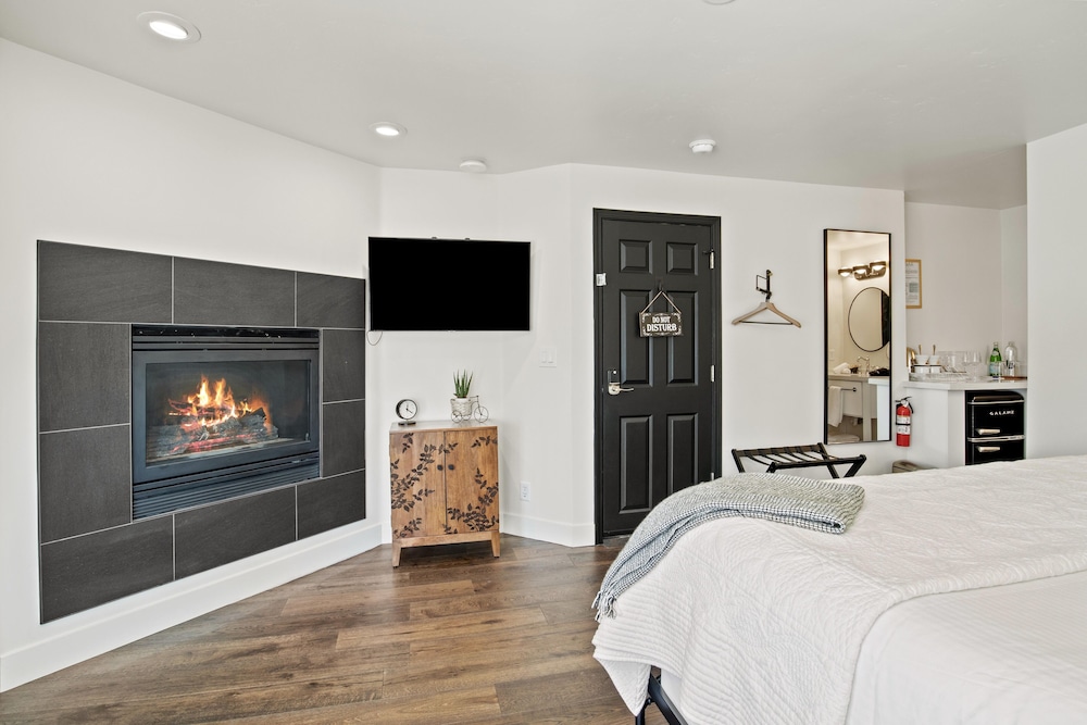 Standard Double Room, Fireplace photo 2