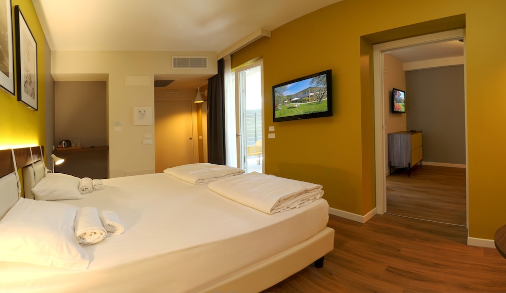 Suite, Terrace, Garden View