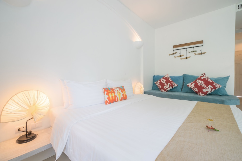 Deluxe Room - Photo 6