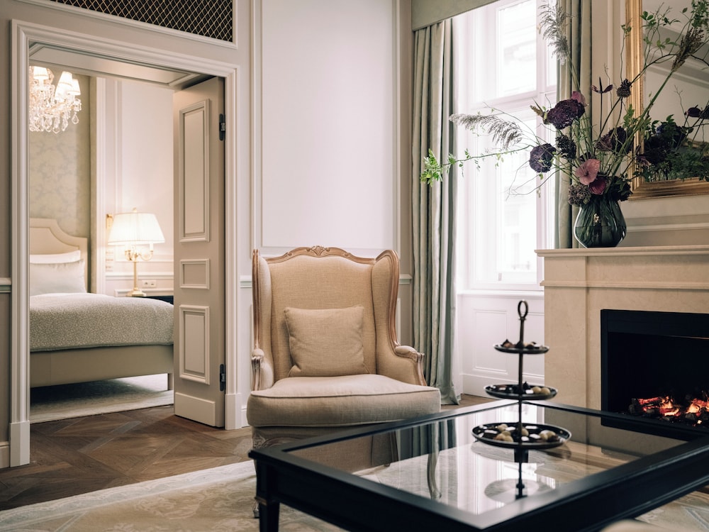 Signature Suite thumbnail 5