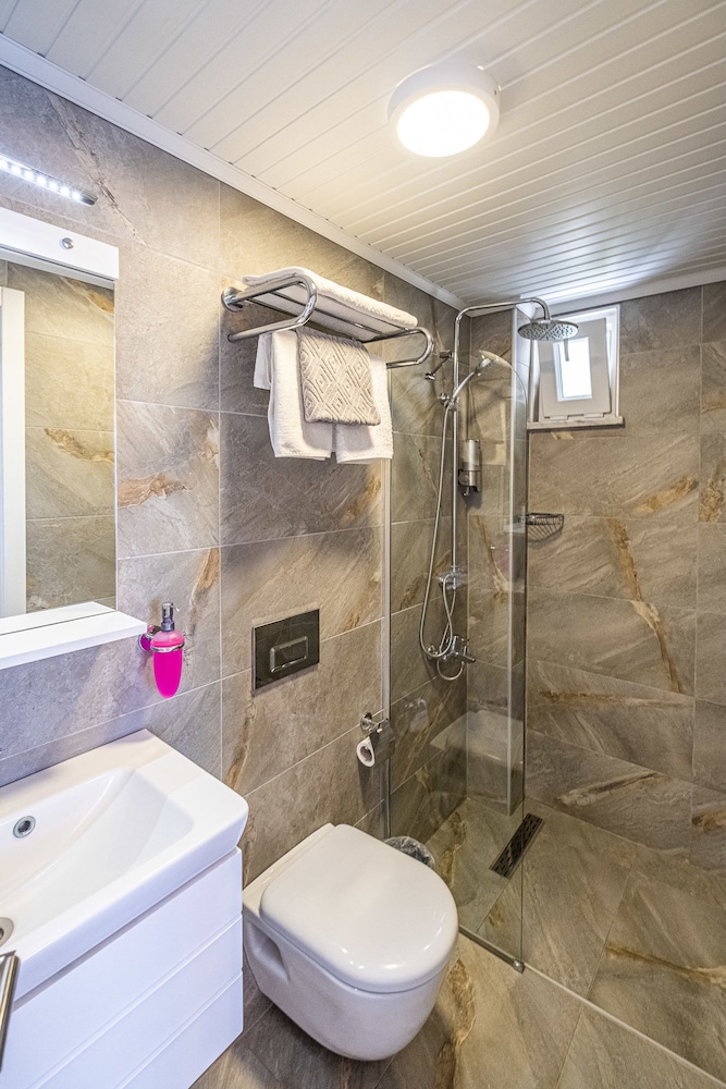 Deluxe Double Room, Patio, Garden Area photo 3