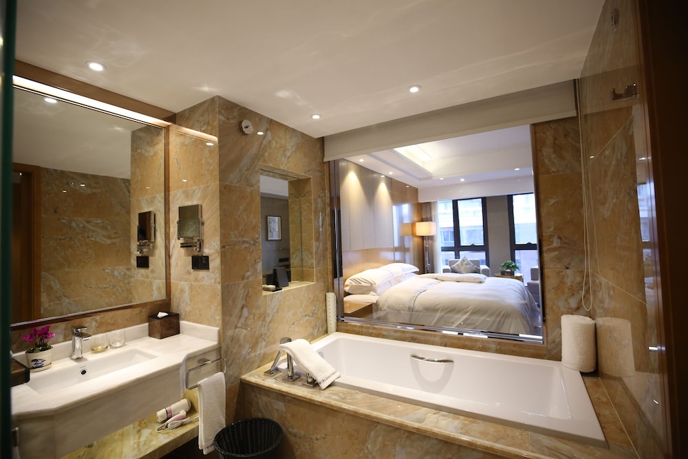 Deluxe King Room photo 3