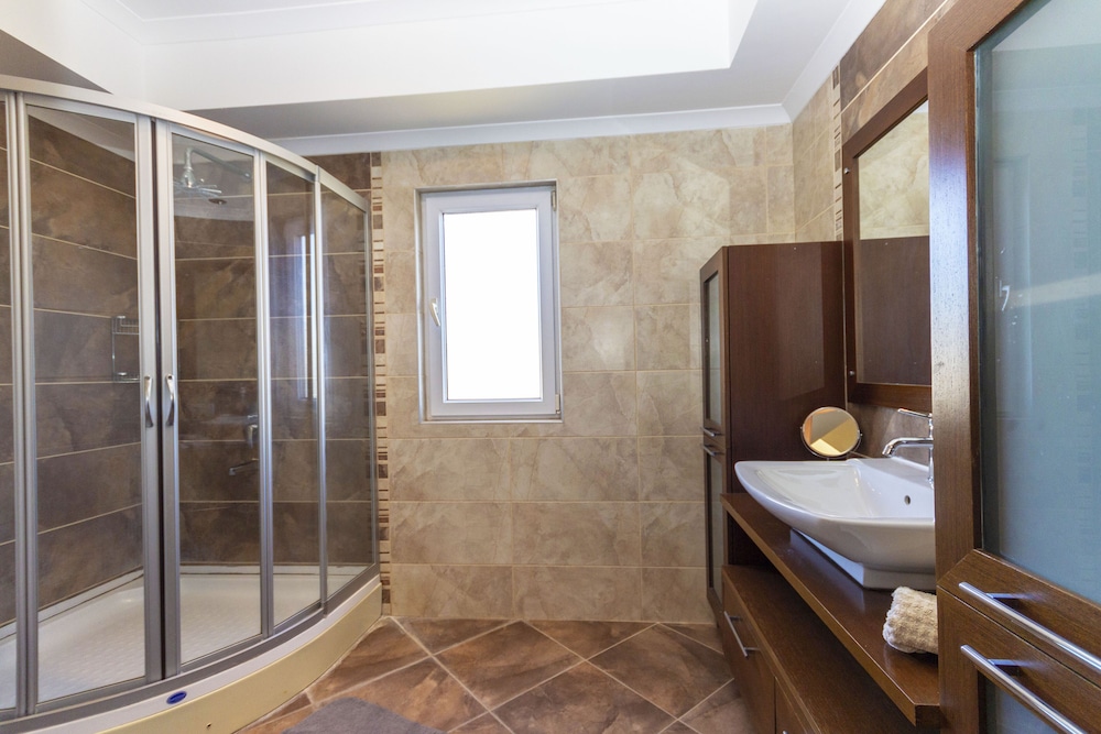 Villa photo 3
