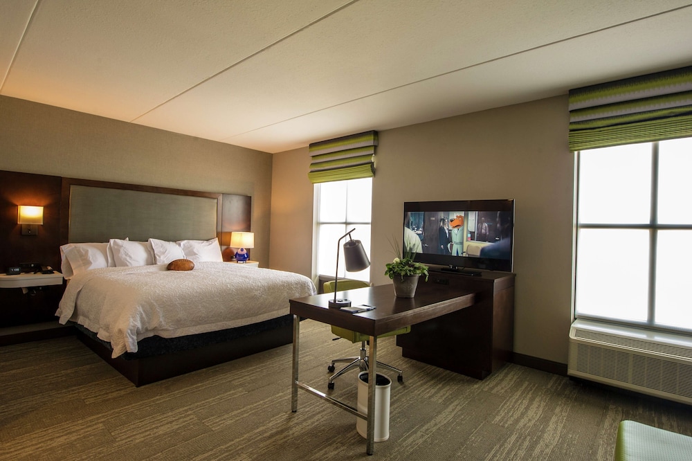 Studio, 1 Queen Bed, Accessible, Bathtub photo 3