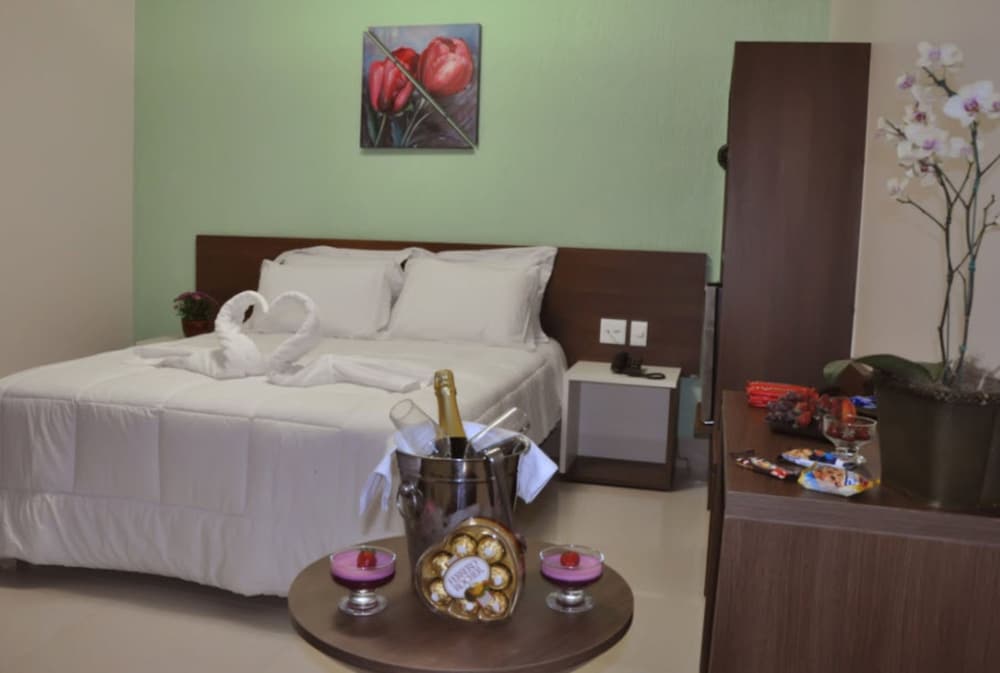 Honeymoon Studio Suite photo 1