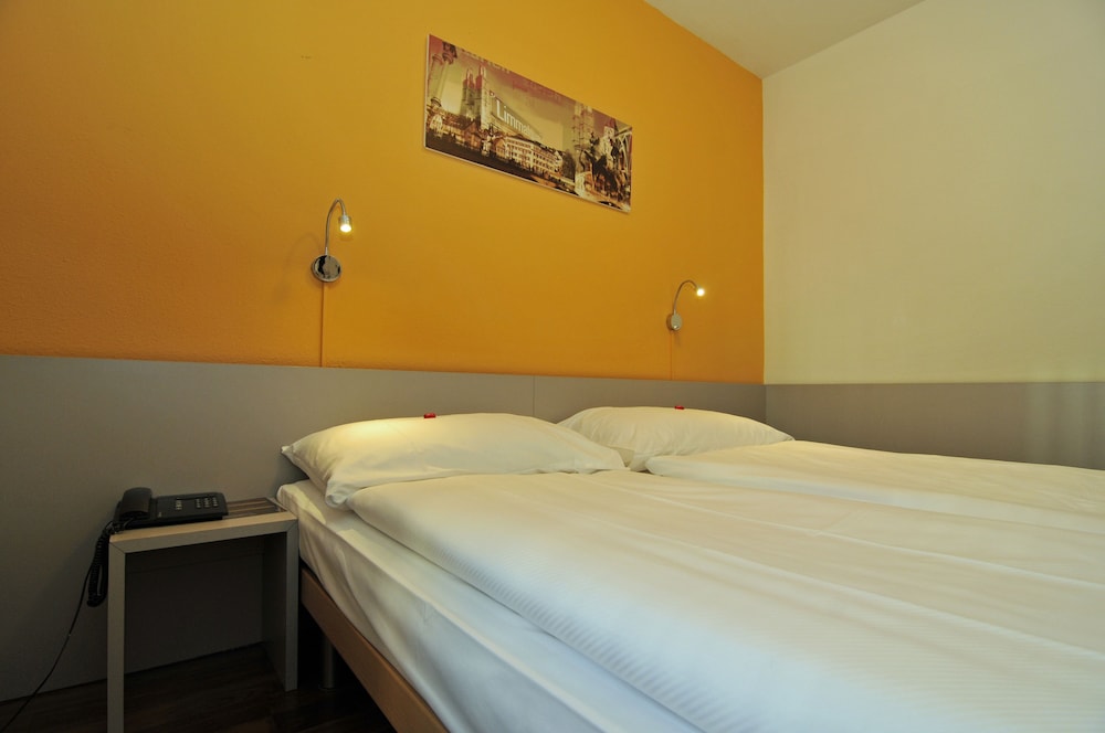 Economy Double Room - Photo 4