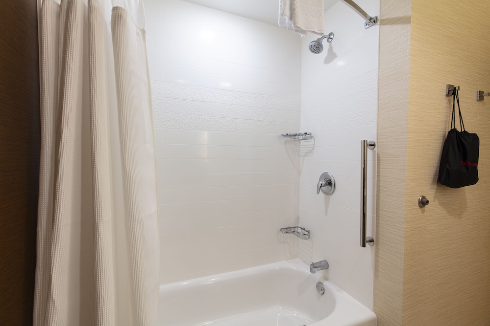 Room, 2 Queen Beds (Mobility/Hearing Accessible, Tub) photo 2