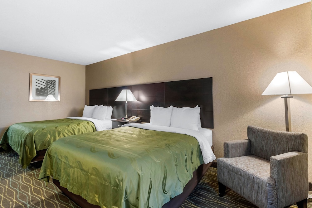 Room, 2 Queen Beds, Smoking photo 3