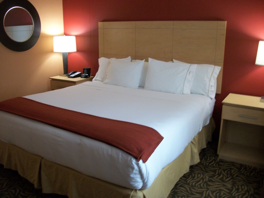 Standard Room, 1 King Bed with Sofa bed, Accessible (Communications) - Photo 1