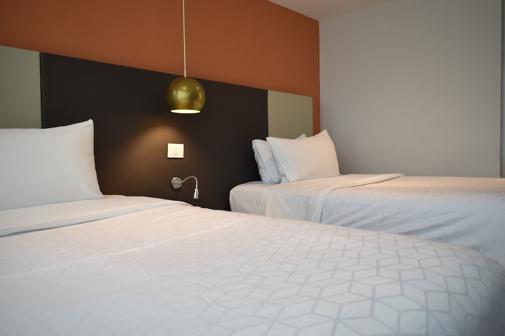 Suite, 2 Twin Beds - Photo 30