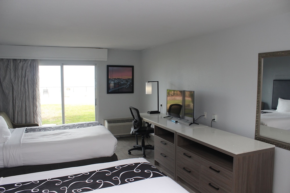 Suite, Multiple Beds, Non Smoking, Oceanfront - Photo 5