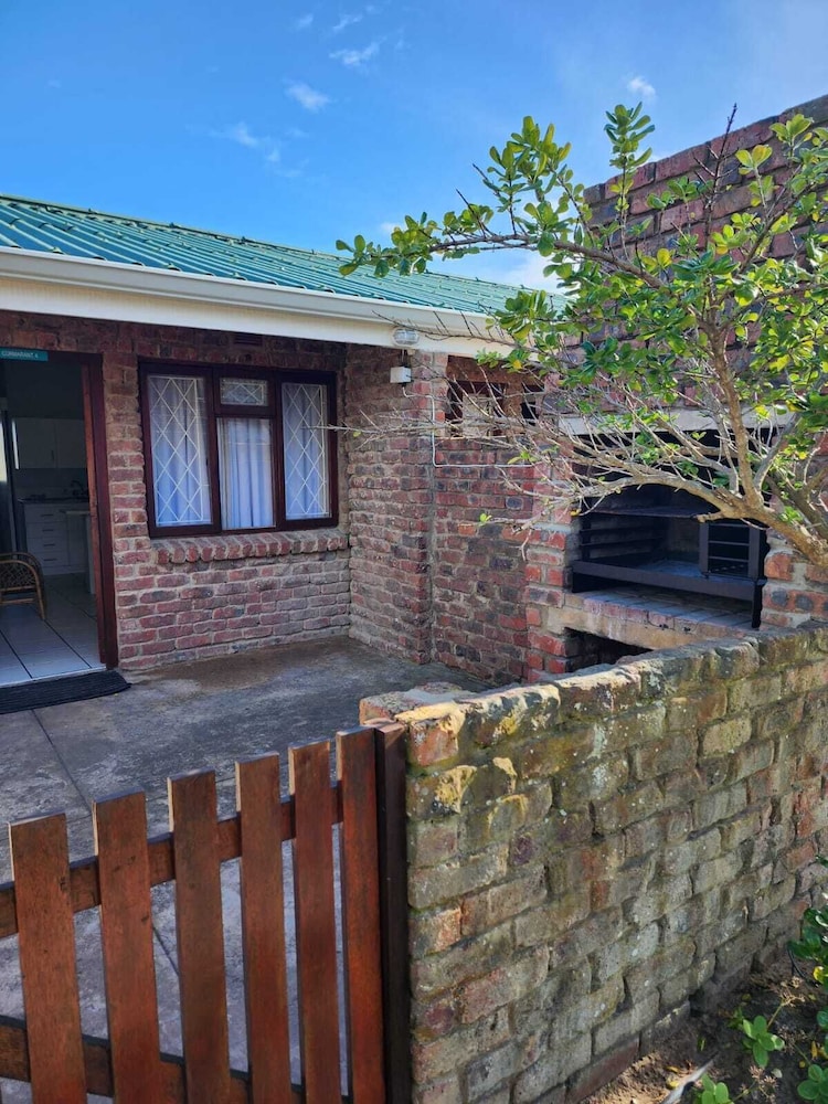 Basic Apartment, Courtyard View photo 3