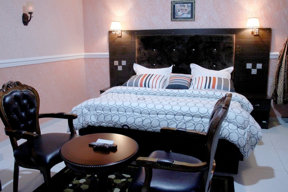 Deluxe Room - Photo 6