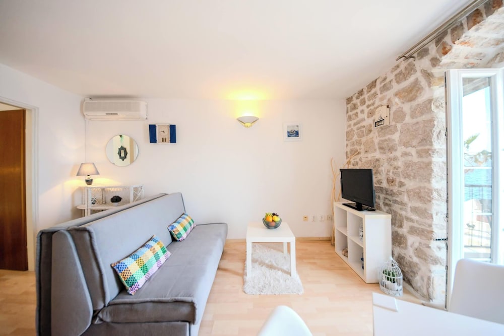 Deluxe Apartment, 1 Bedroom, Sea View photo 2