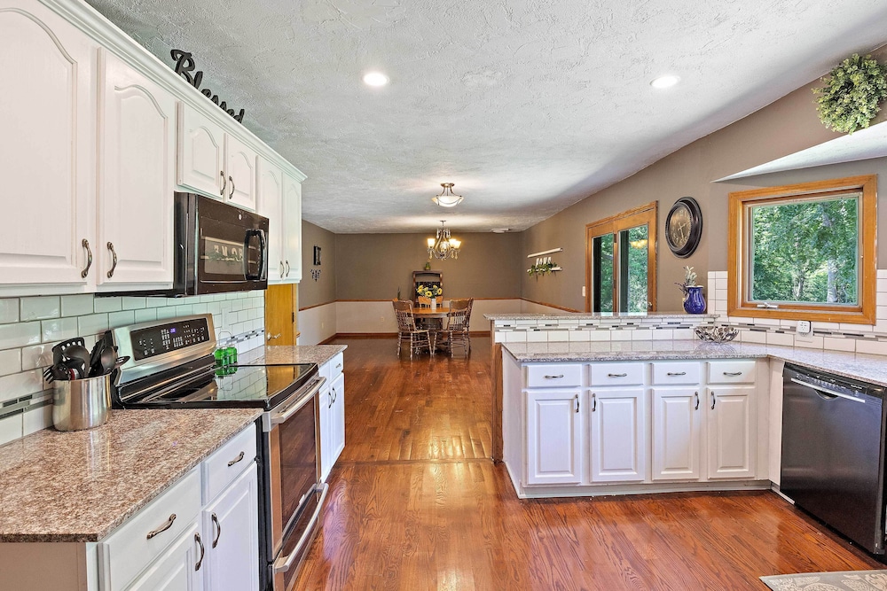 House (4 Bedrooms) photo 2