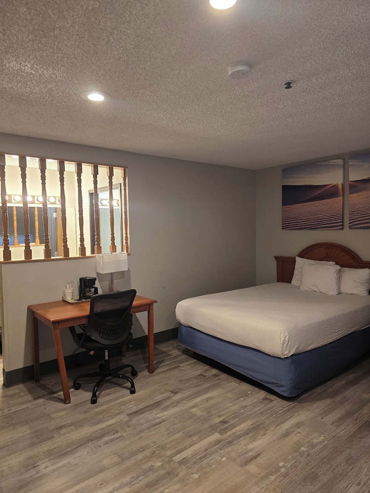 Deluxe Single Room, 2 Queen Beds - Photo 4