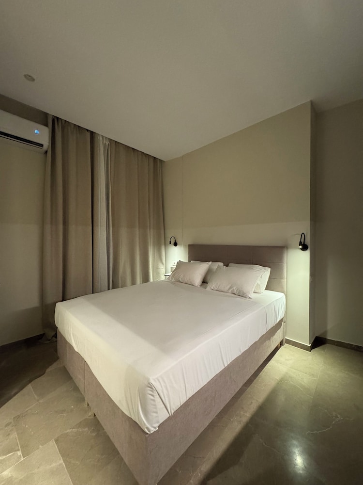 Superior Suite, Partial Sea View