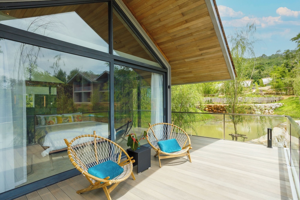 Lagoon Villa with Roundtrip Boat Transfer