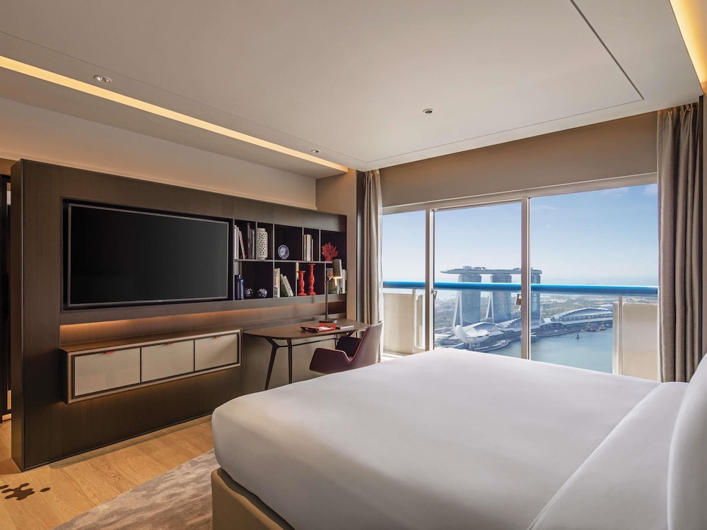 Suite, 1 King Bed, Club Lounge Access