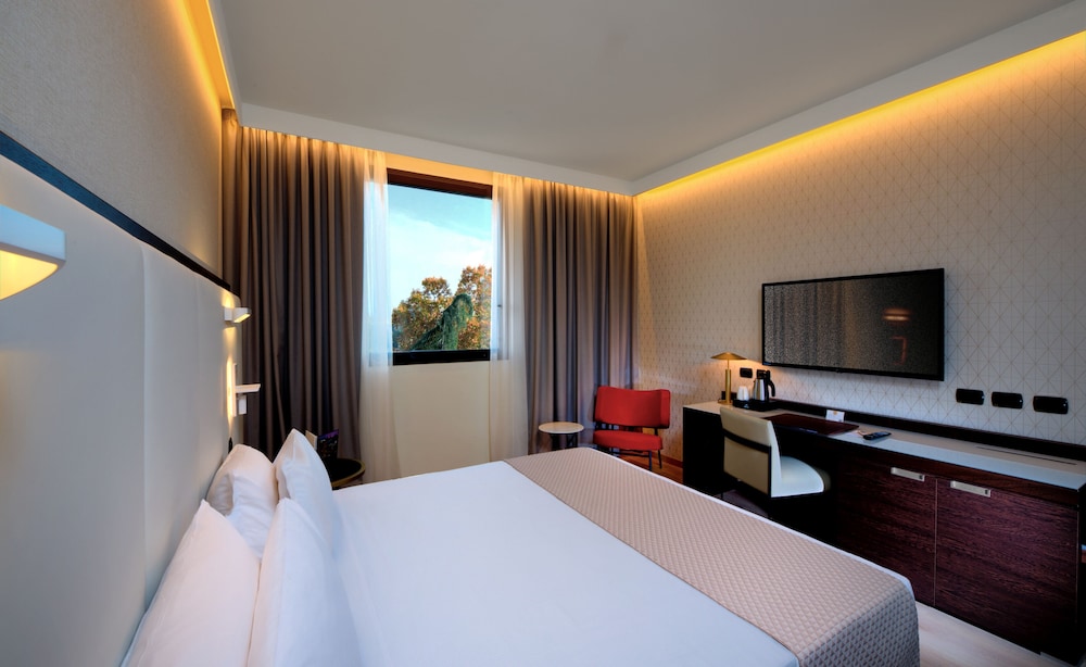 Standard Room, 1 King Bed - Photo 3