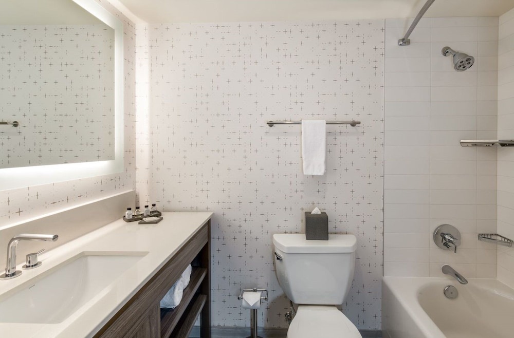 Standard Room, 2 Queen Beds, Non Smoking (No Resort Fee) - Photo 6