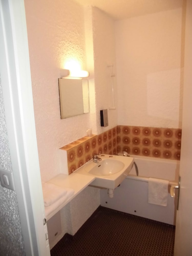 Standard Double Room - Photo 6
