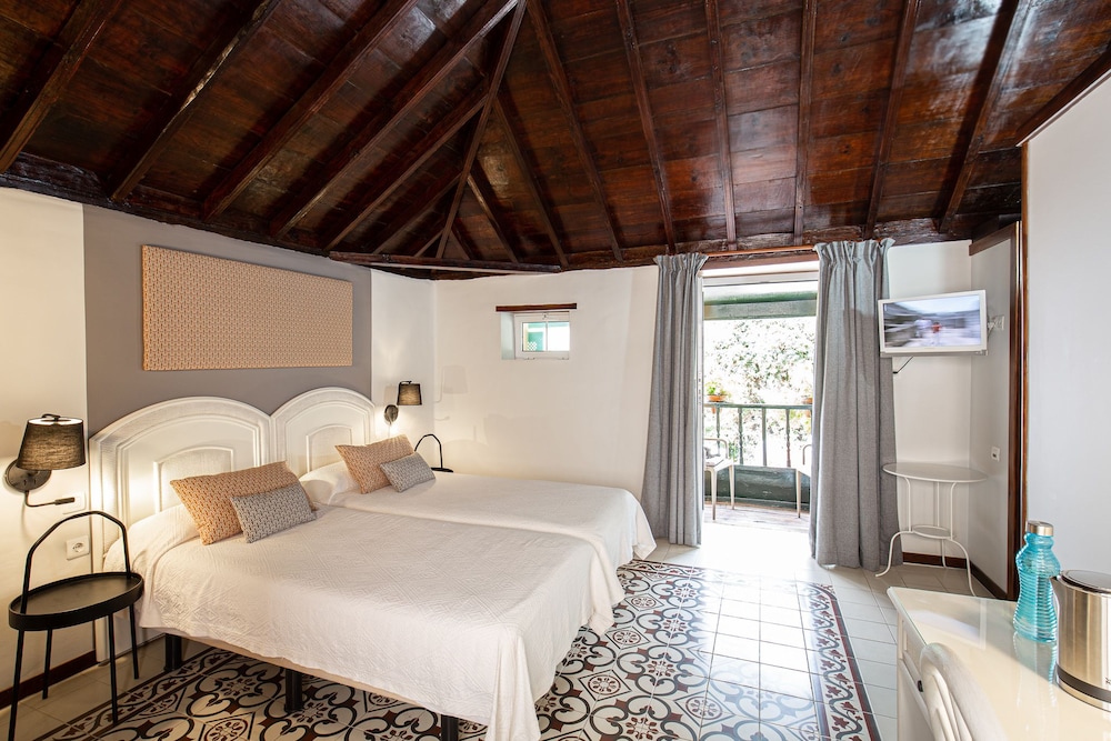 Superior Double or Twin Room, Garden Area photo 3