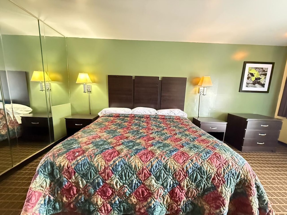 Standard Single Room, 1 King Bed, Smoking