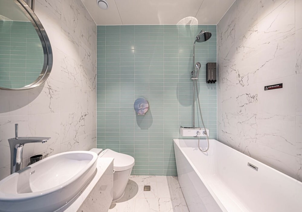 Run Of House(Randomly assigned upon check-in : Standard or Deluxe or Semi Suite) / No Parking - Photo 15