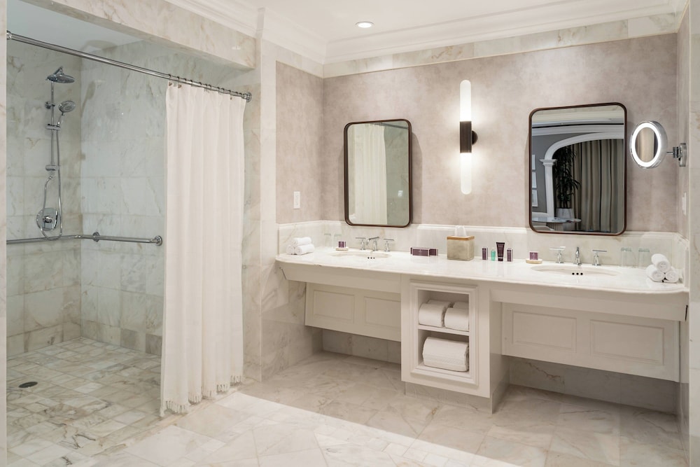 Presidential Suite, 1 King Bed (Family, Club Lounge Access)