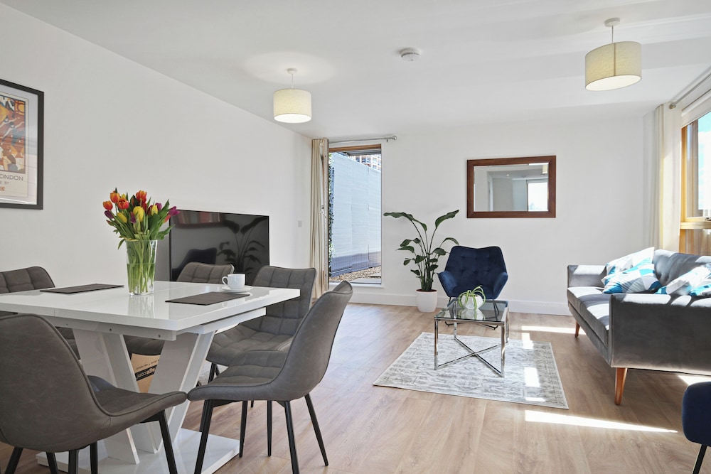 Exclusive Apartment, Terrace, City View (2003)