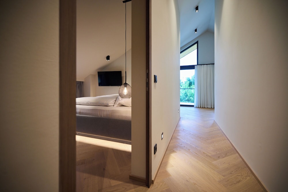Grand Apartment, Balcony, Mountain View photo 3