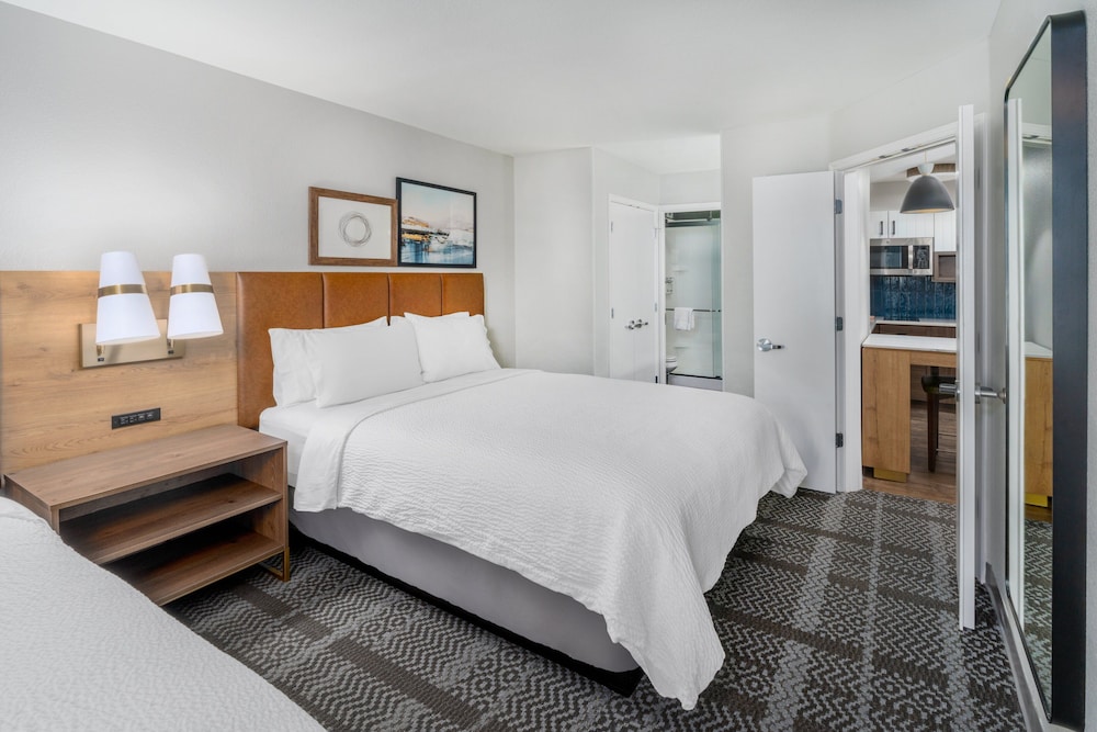 Suite, Multiple Beds, Kitchen - Photo 3
