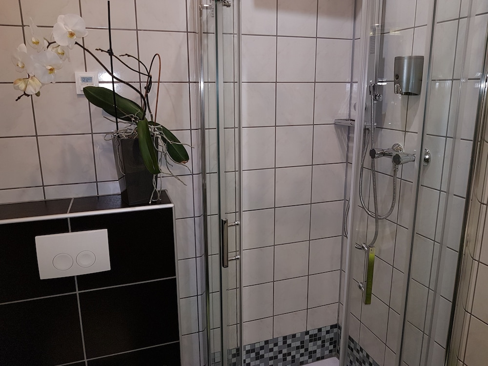 Superior Single Room, 1 King Bed, Non Smoking photo 2
