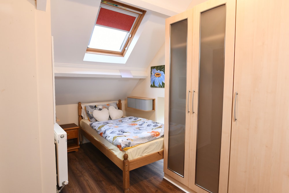 Economy Triple Room photo 1