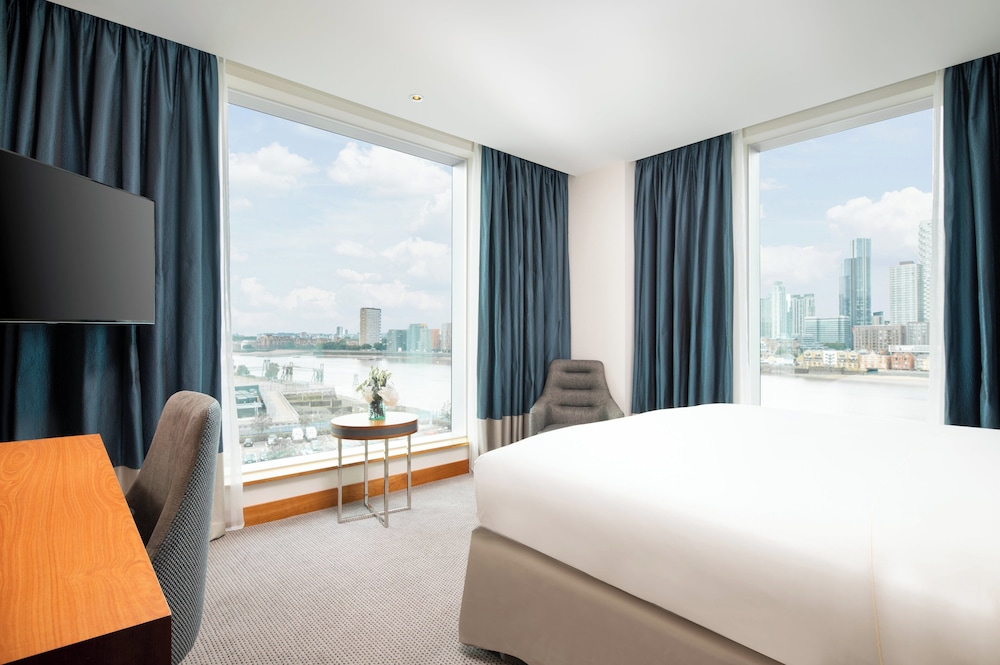 Premium Room, 1 King Bed photo 3