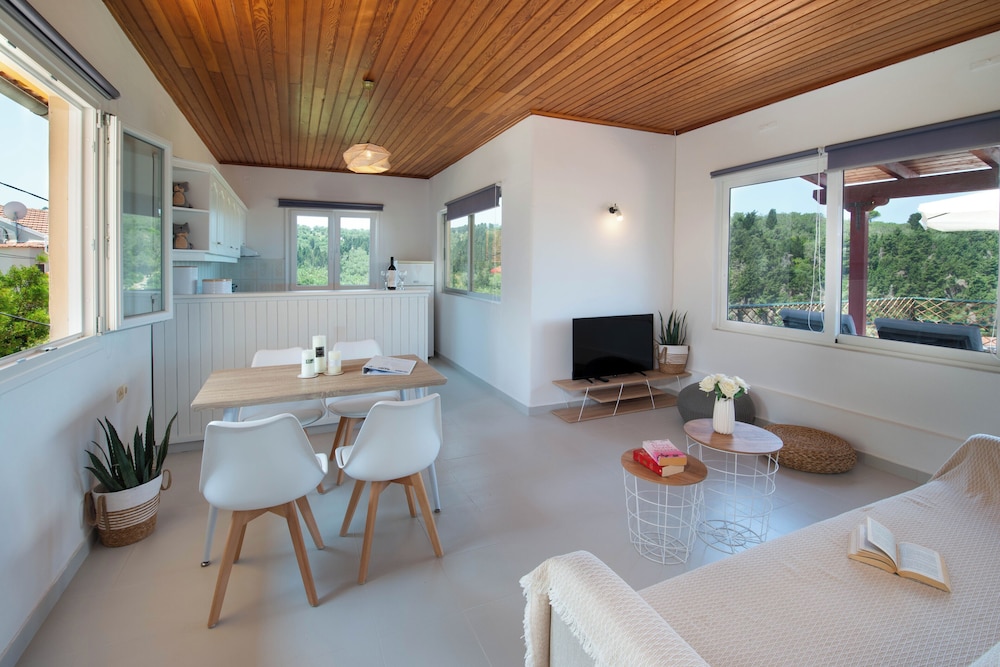 Apartment, 2 Bedrooms, Terrace, Sea View photo 2