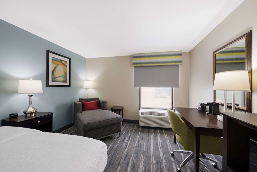 Room, 1 King Bed, Accessible, Non Smoking - Photo 3